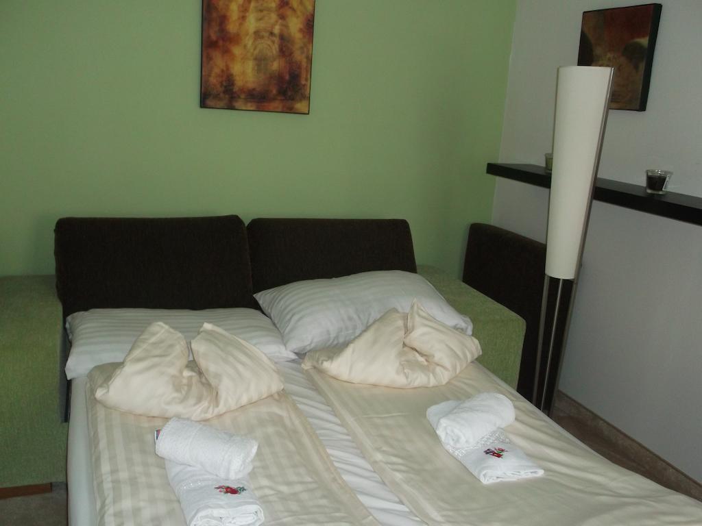 Nia Csaladi Apartman Buk Exterior photo